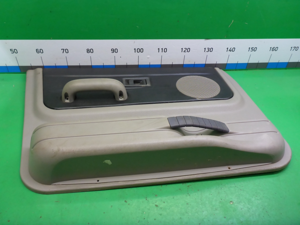 Обшивка двери передней левой