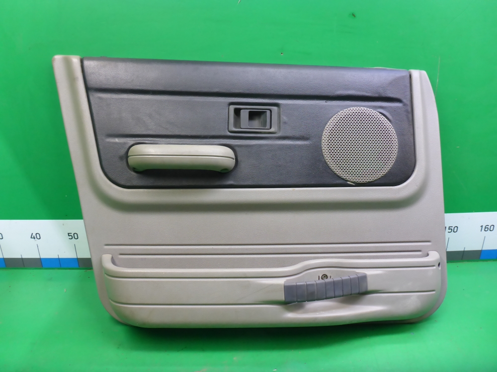 Обшивка двери передней левой