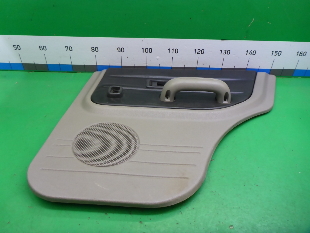 Обшивка двери задней правой