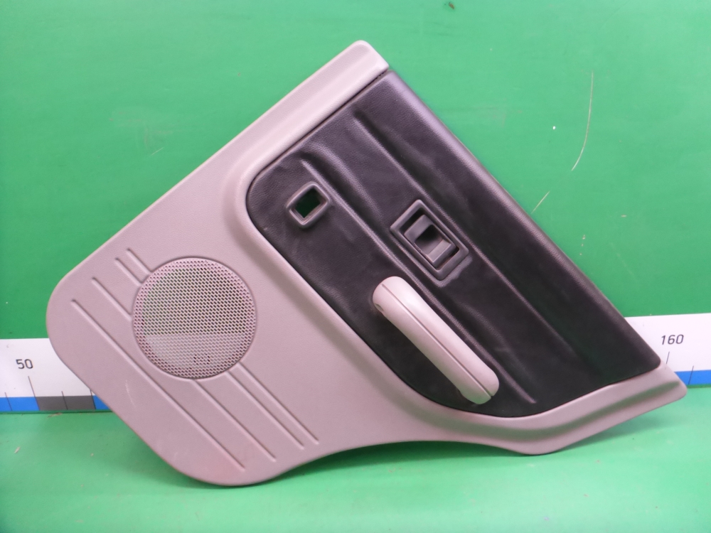 Обшивка двери задней правой