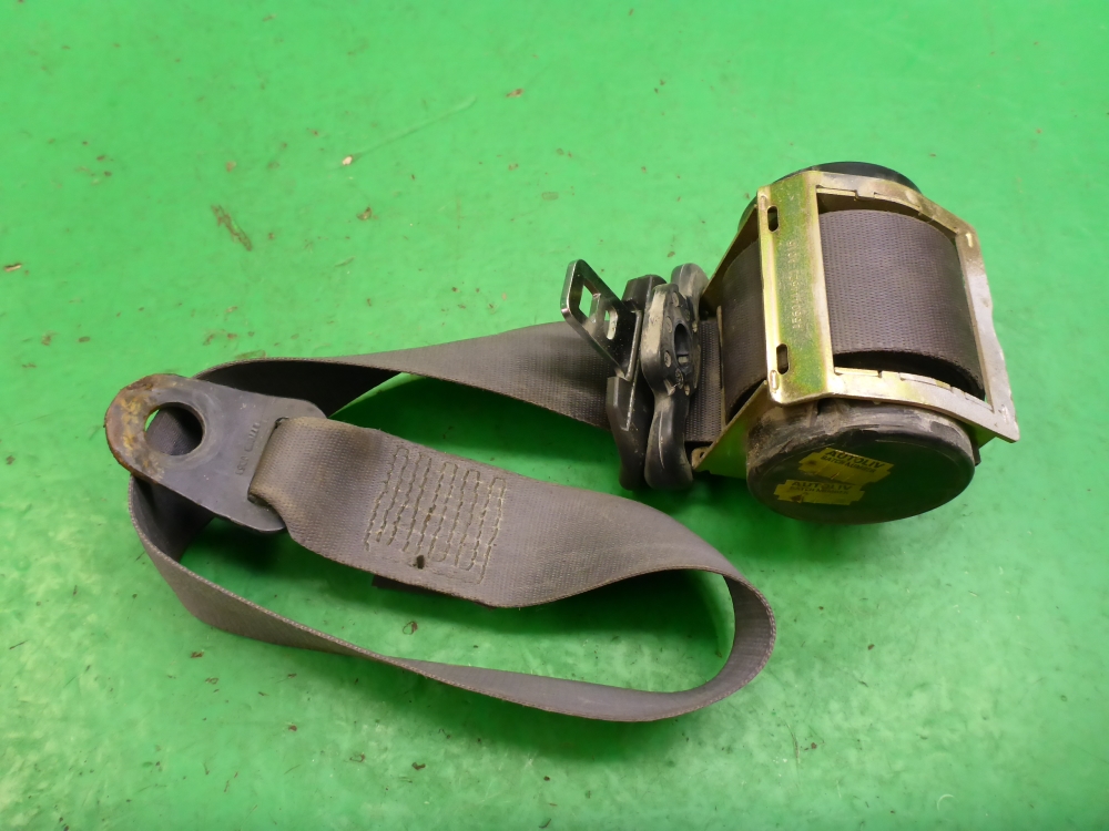 Ремень безопасности