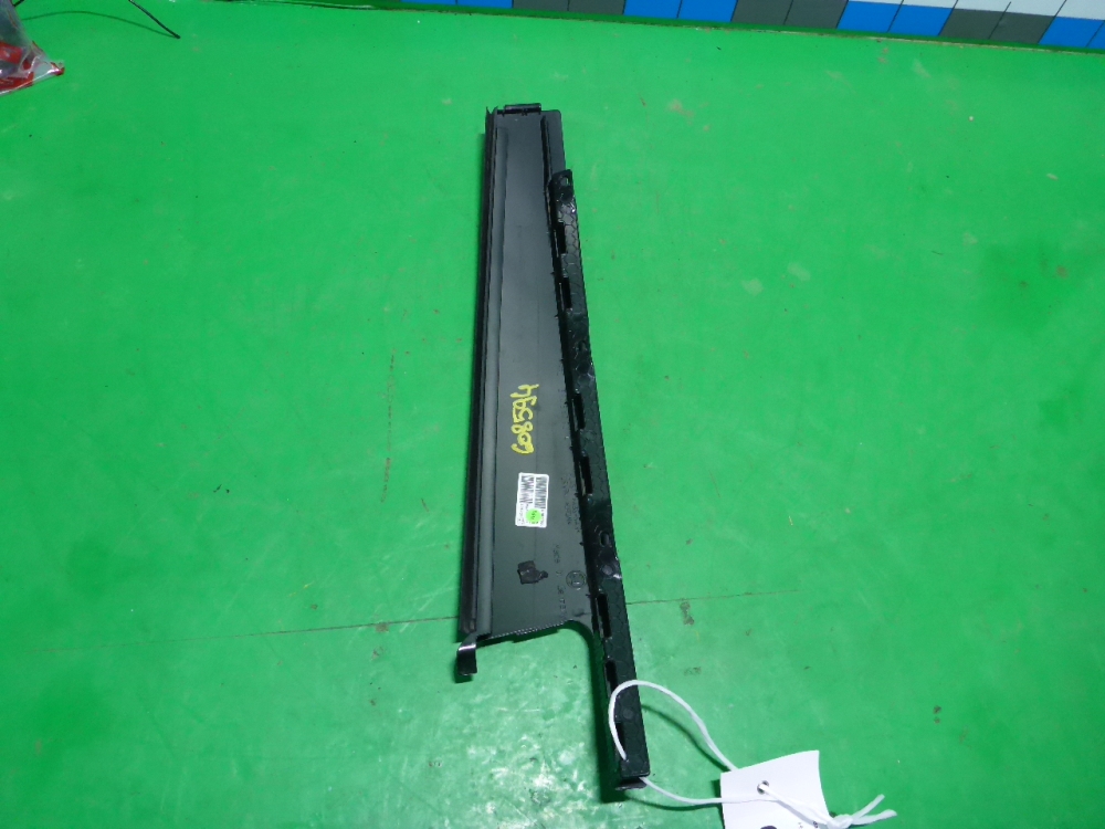 Накладка двери задней левой