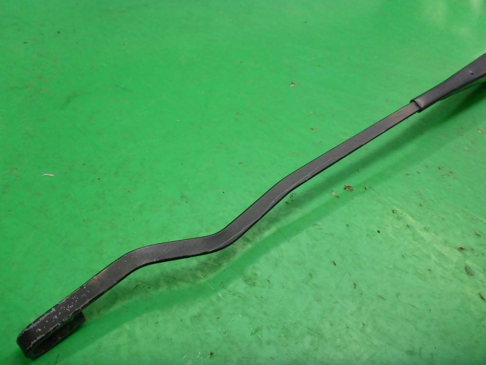 Поводок стеклоочистителя передний правый