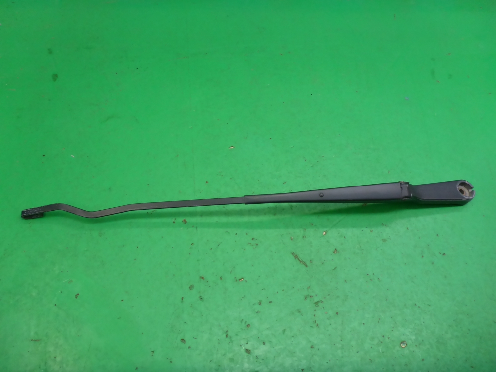 Поводок стеклоочистителя передний правый