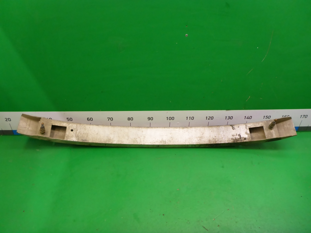 Усилитель переднего бампера