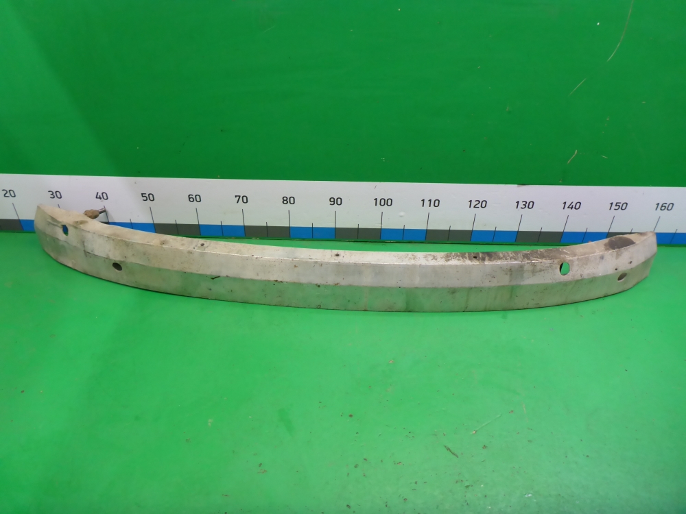 Усилитель переднего бампера