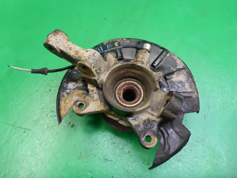 Кулак поворотный передний правый