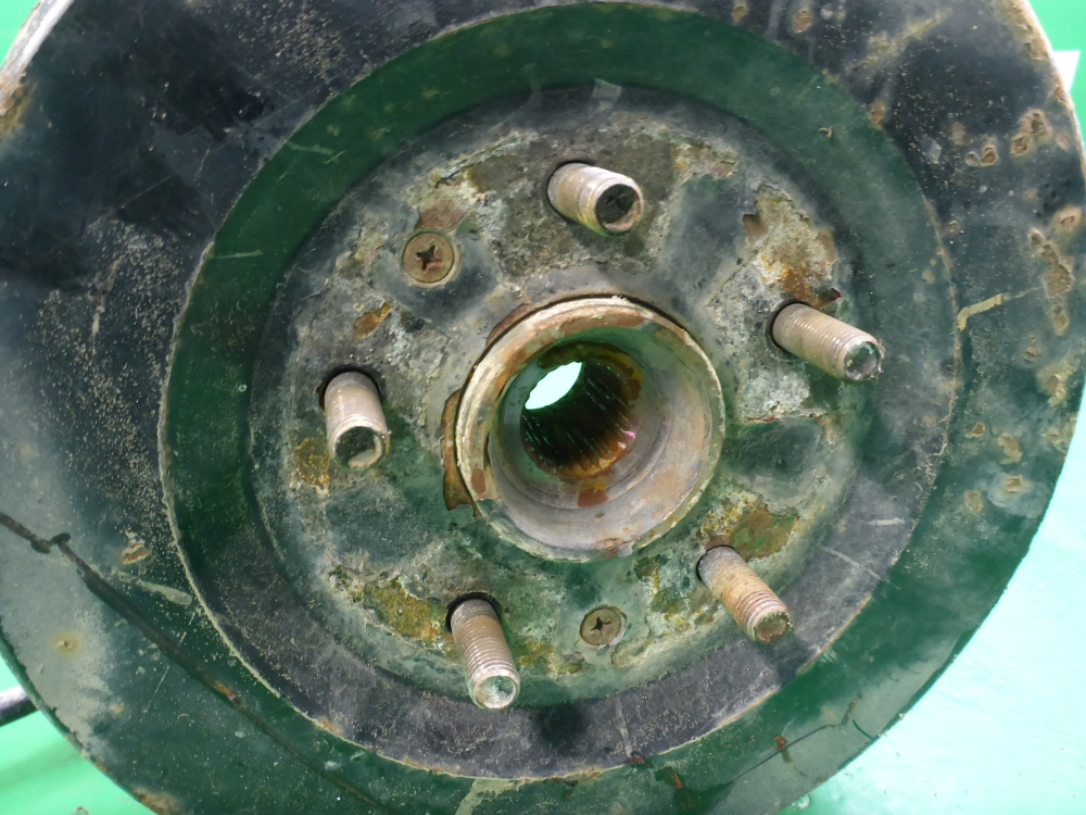 Кулак поворотный задний правый