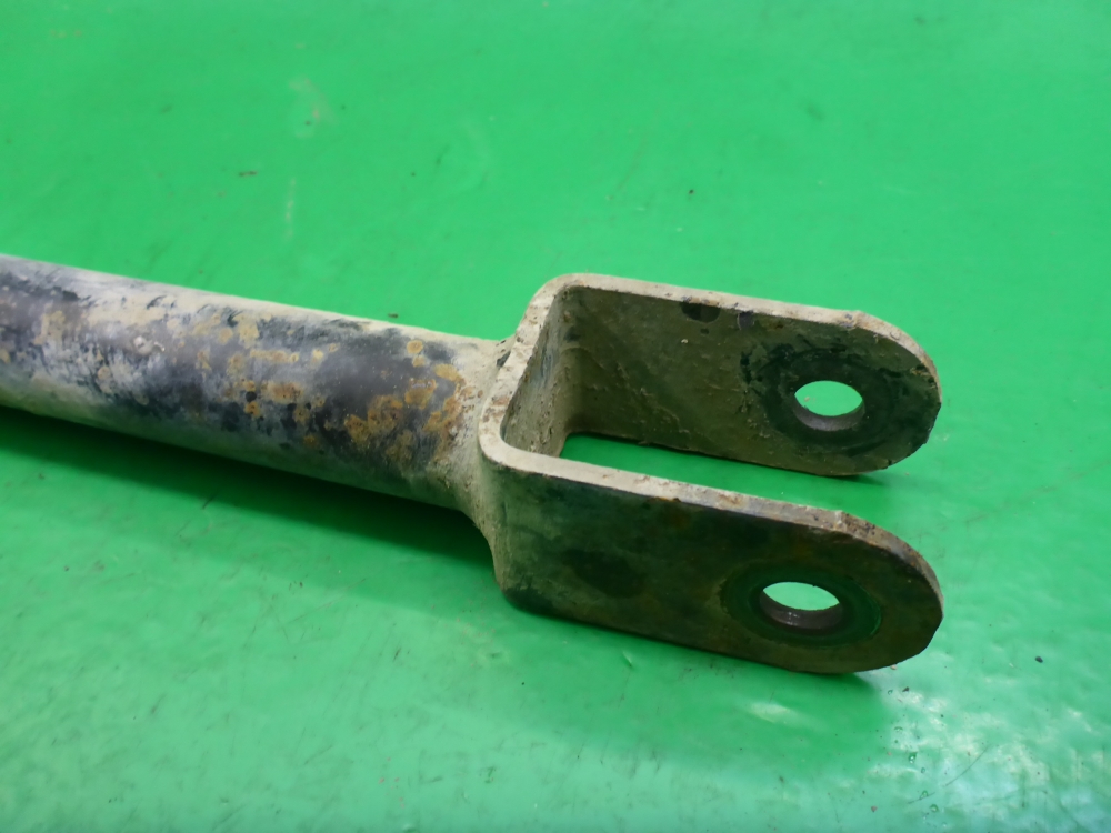 Тяга задняя продольная