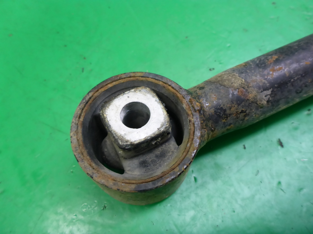 Тяга задняя продольная