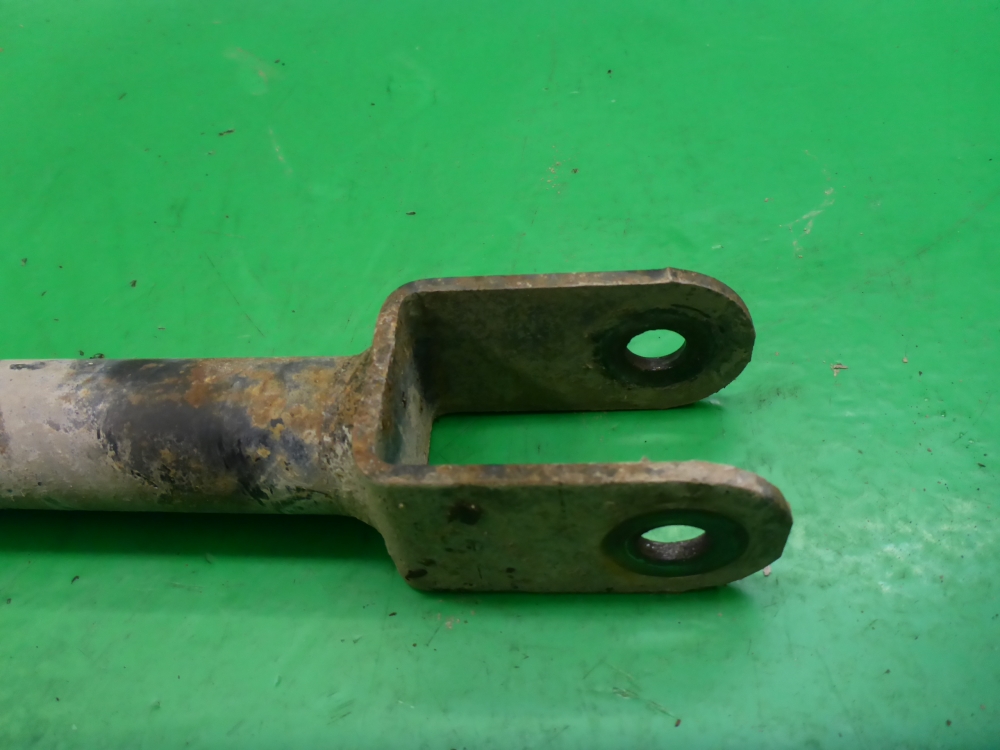 Тяга задняя продольная