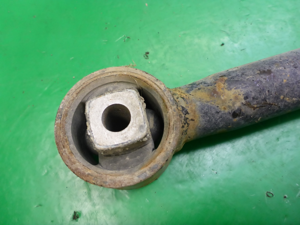 Тяга задняя продольная