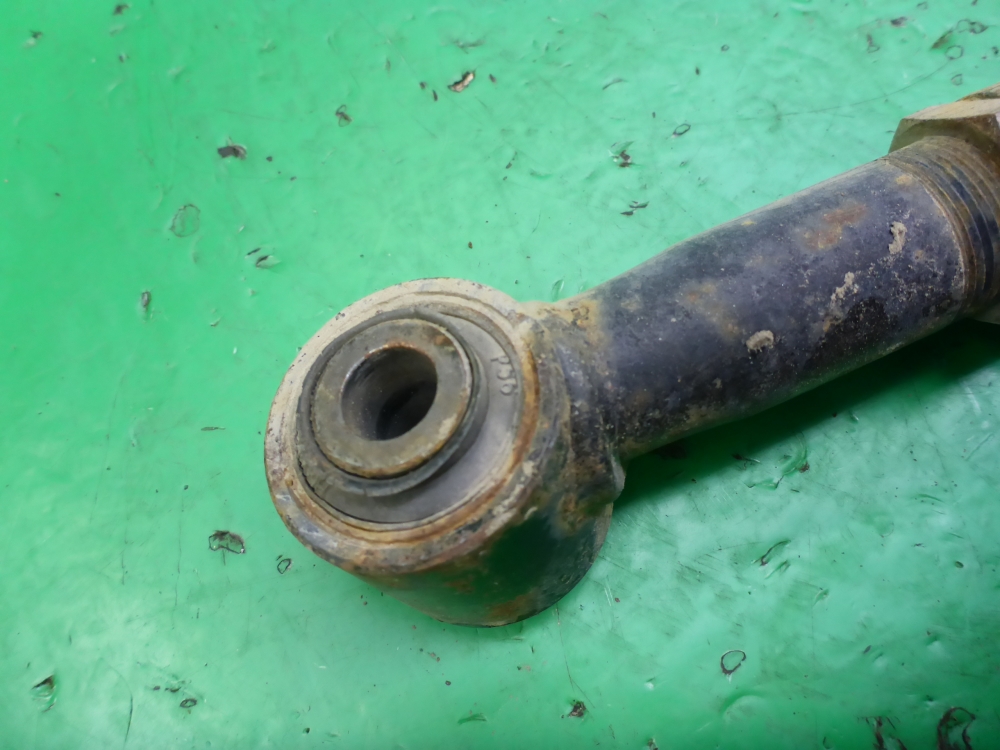 Тяга задняя поперечная