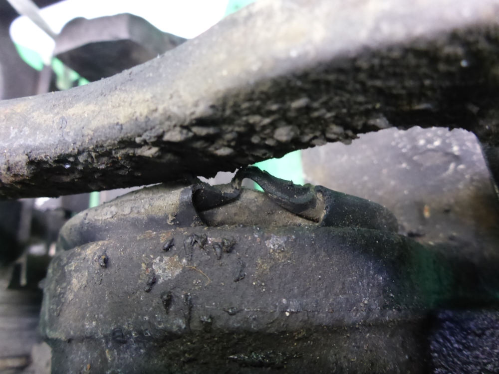 Суппорт передний левый