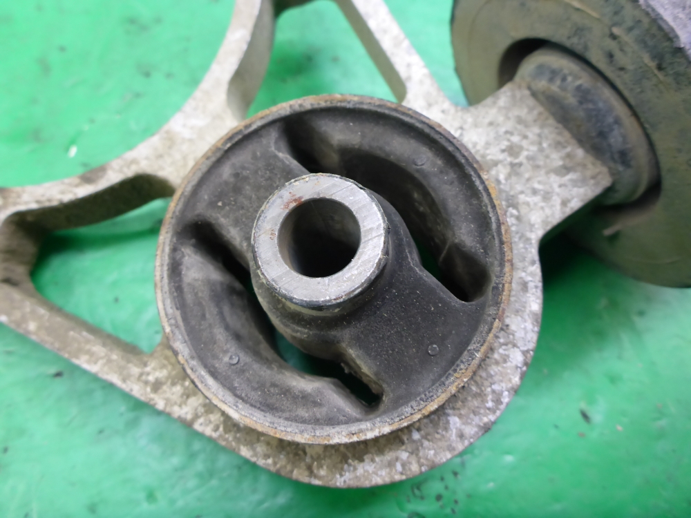 Опора заднего редуктора