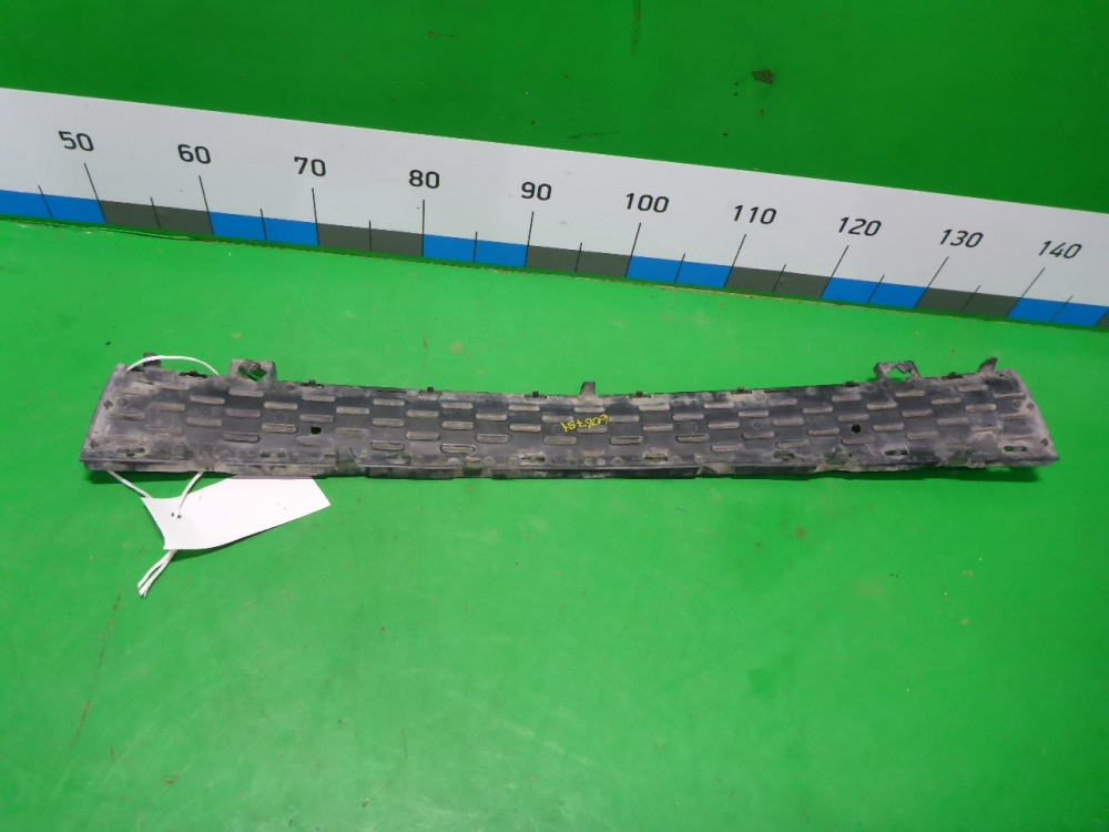 Решетка в бампер центральная