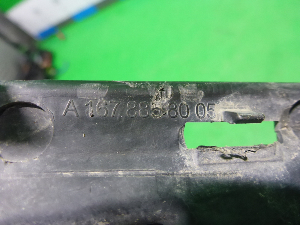 Решетка в бампер центральная