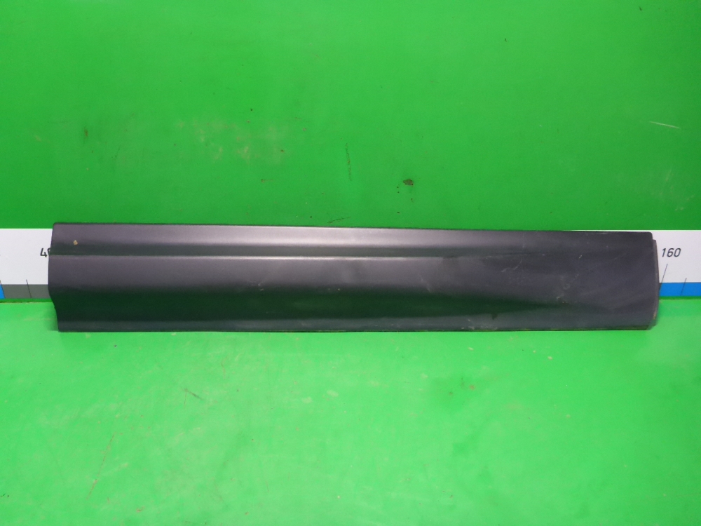 Накладка двери передней правой