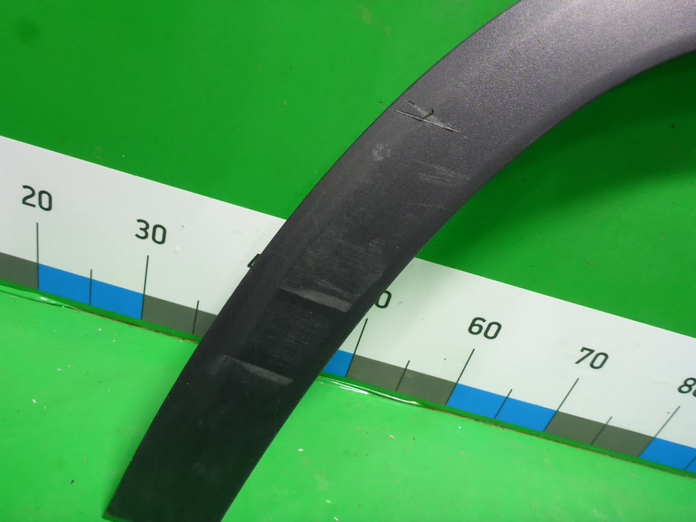 Накладка переднего крыла правого