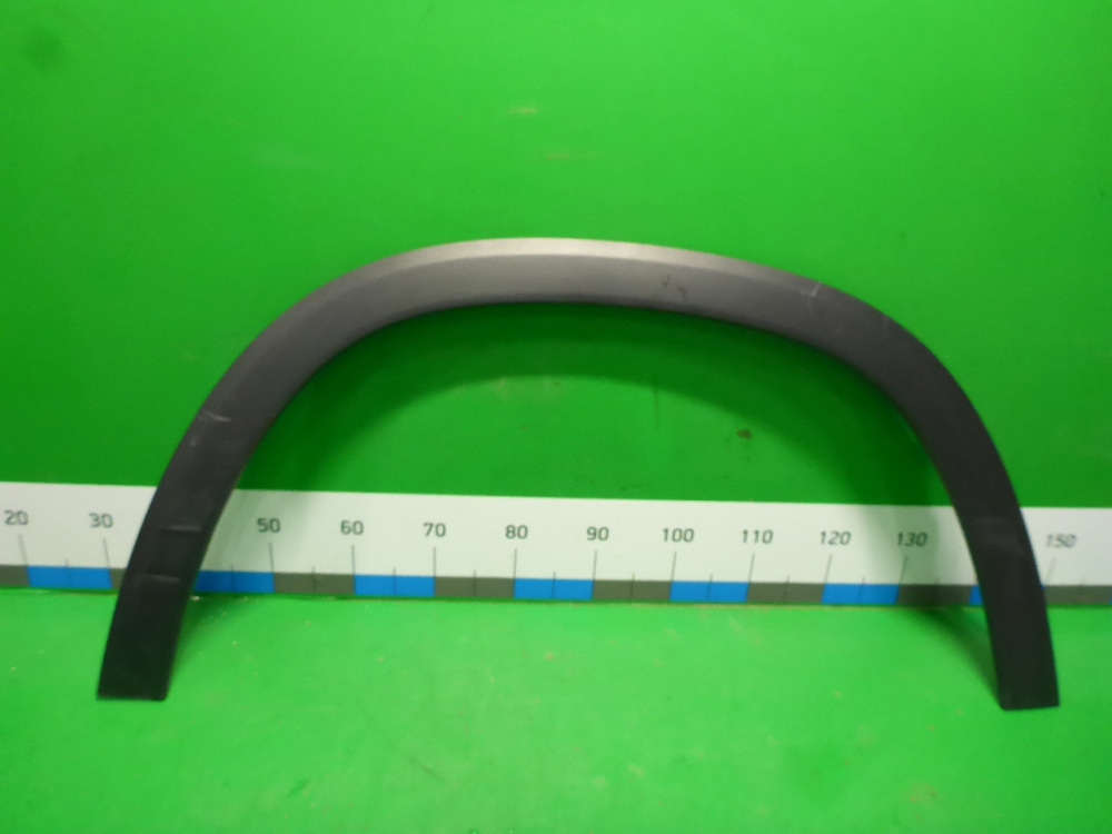 Накладка переднего крыла правого