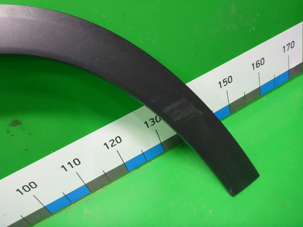 Накладка переднего крыла правого