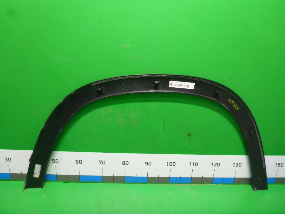 Накладка переднего крыла правого