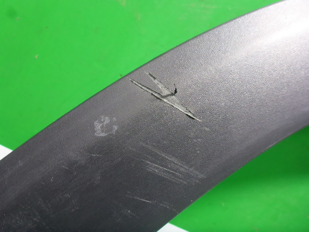 Накладка переднего крыла правого