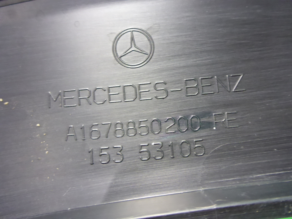 Накладка переднего крыла правого