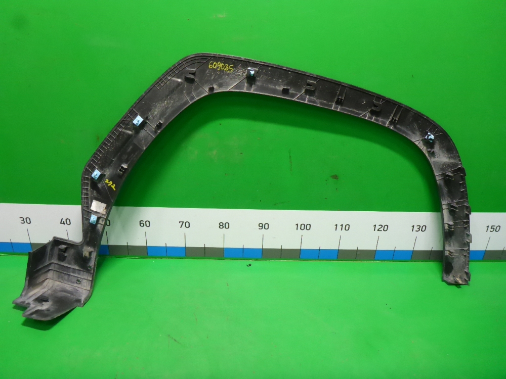 Накладка переднего крыла левого