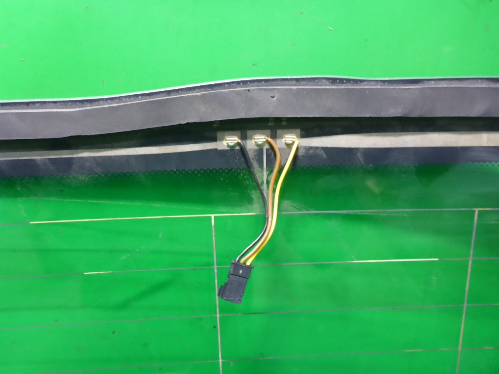 Стекло двери багажника