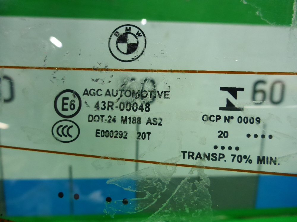 Стекло двери багажника