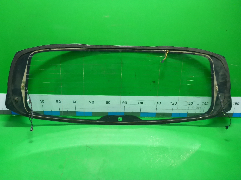 Стекло двери багажника