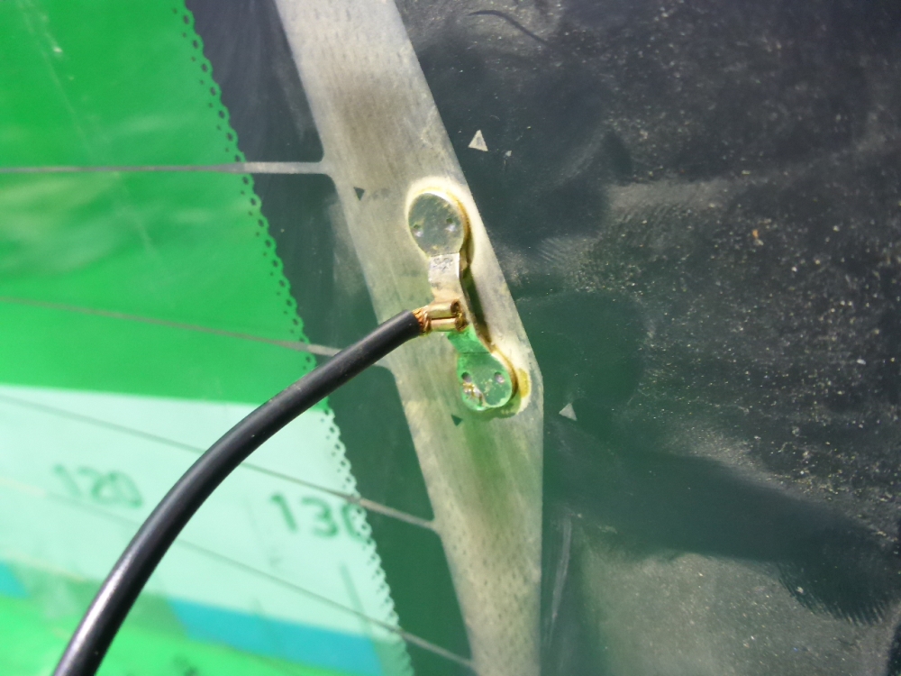 Стекло двери багажника