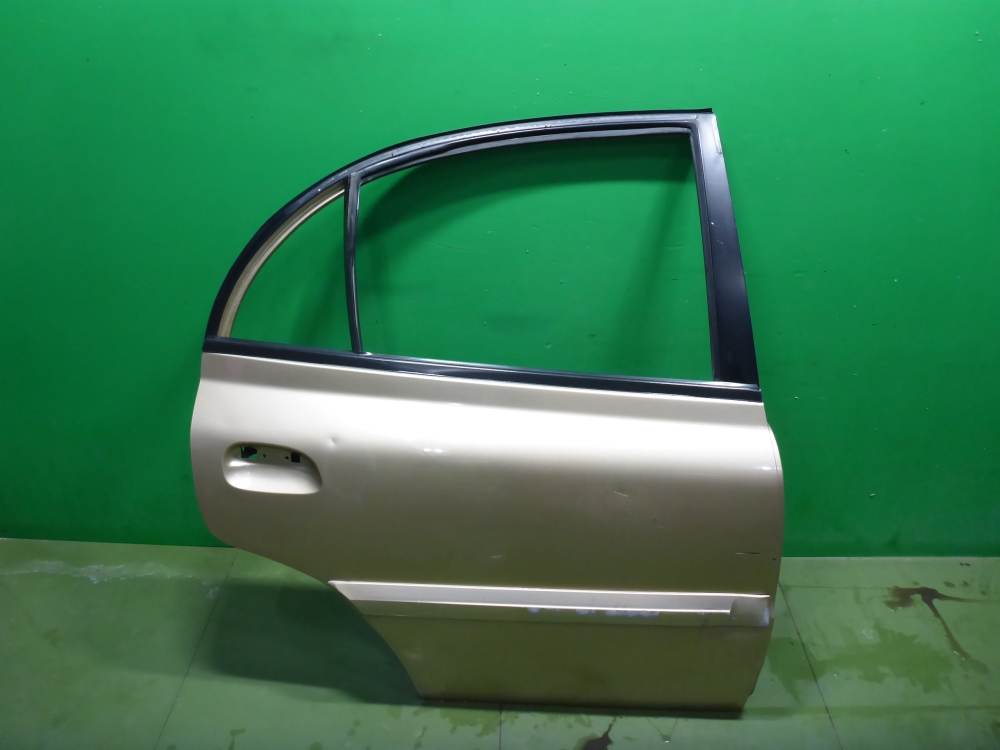 Дверь задняя правая