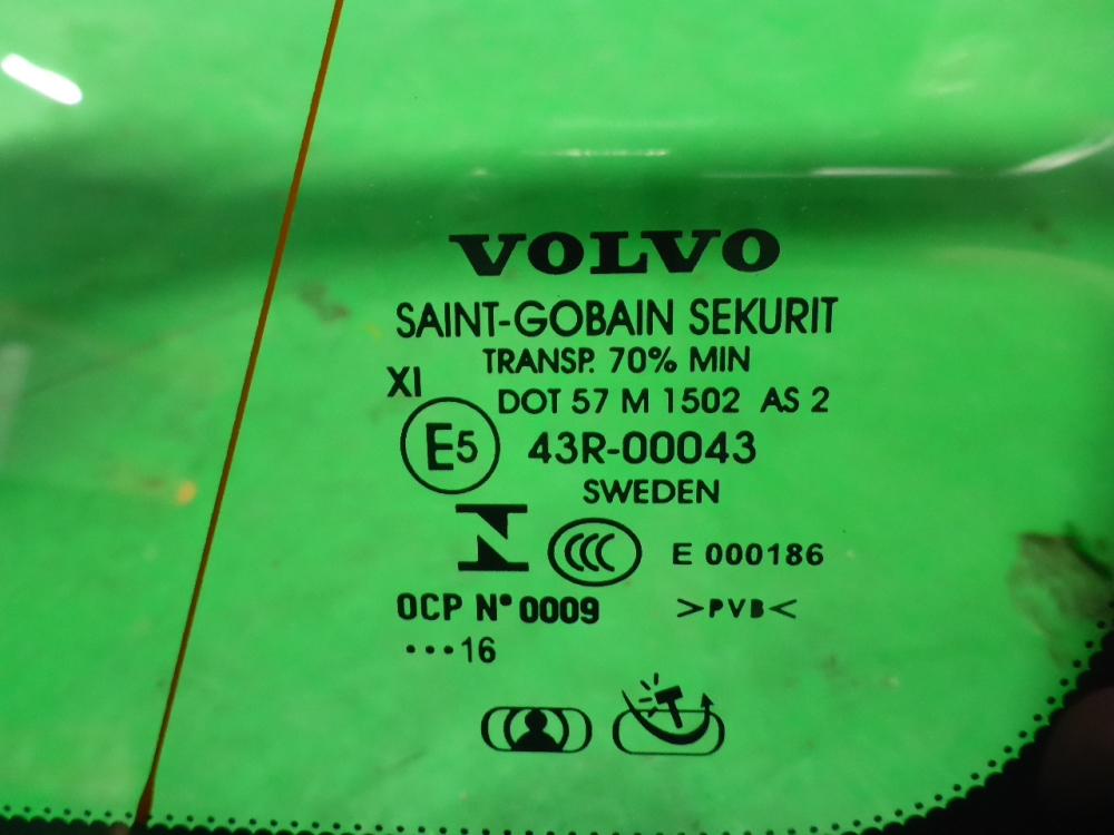 Стекло кузовное глухое правое