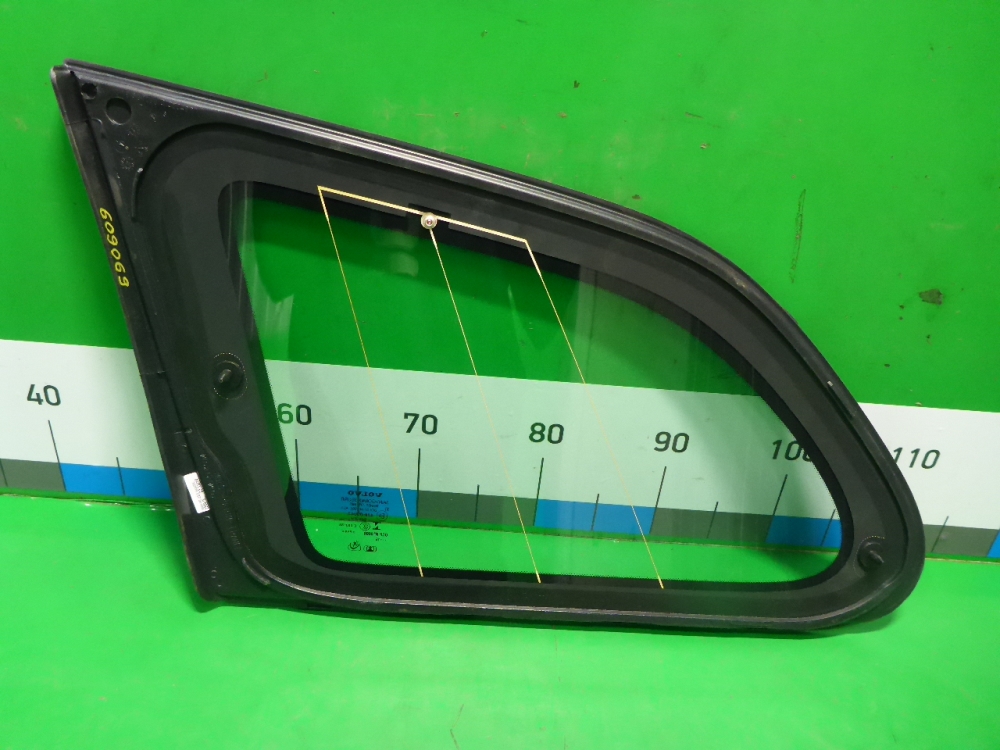 Стекло кузовное глухое правое