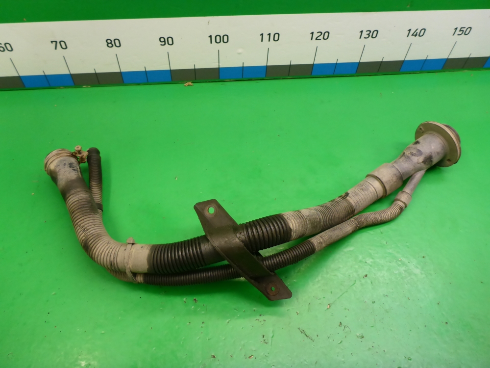 Горловина топливного бака