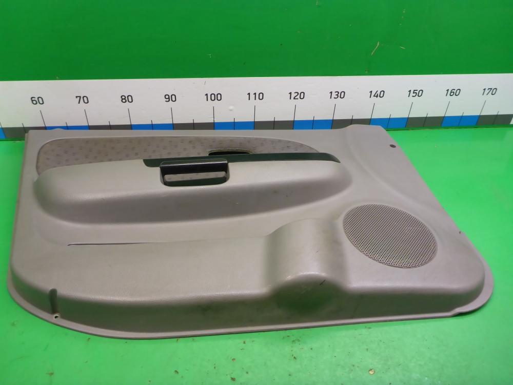 Обшивка двери передней левой