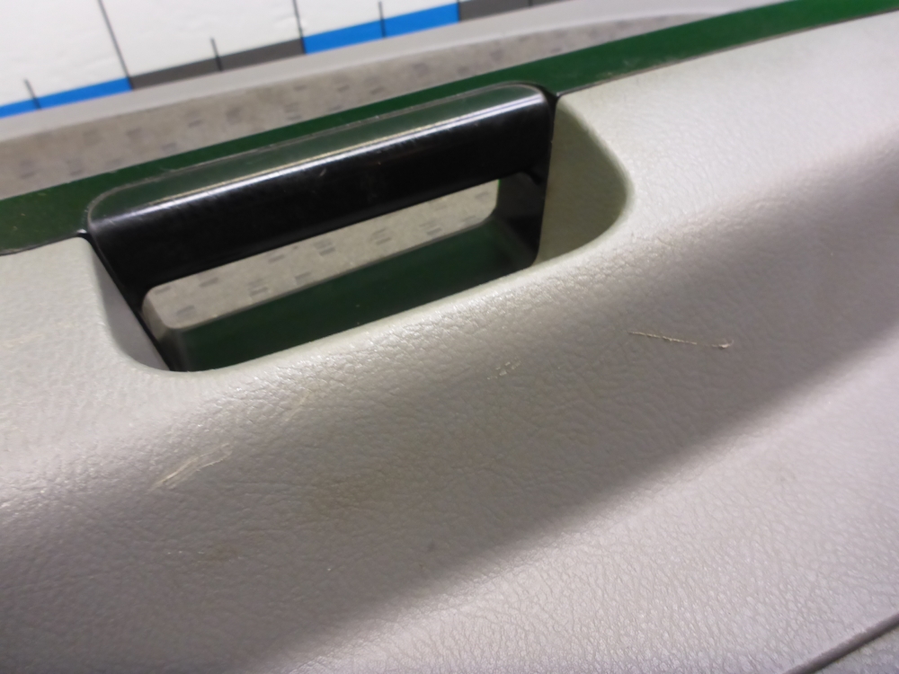 Обшивка двери передней левой