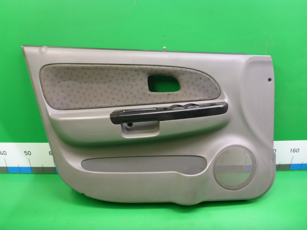 Обшивка двери передней левой