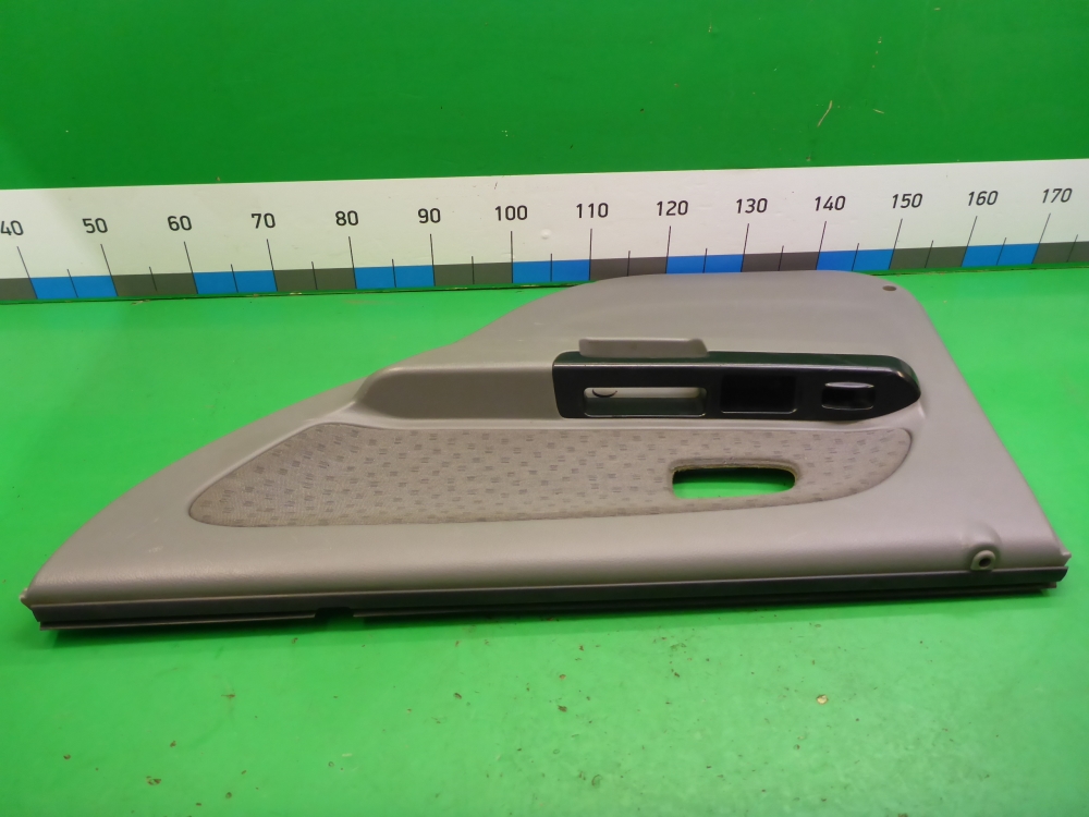 Обшивка двери задней правой