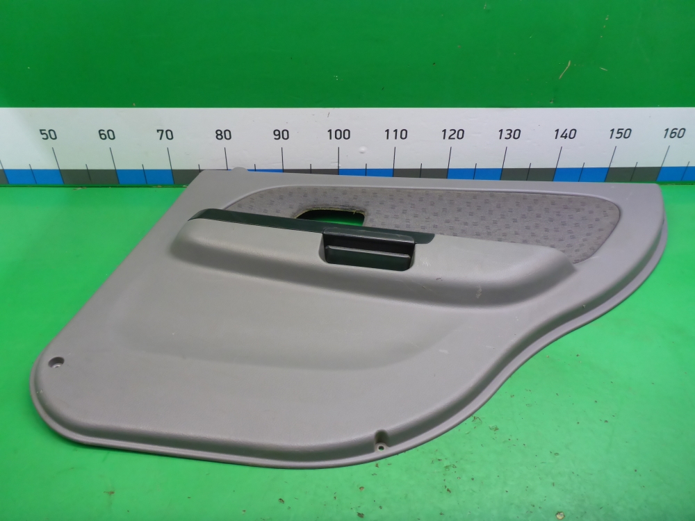 Обшивка двери задней правой