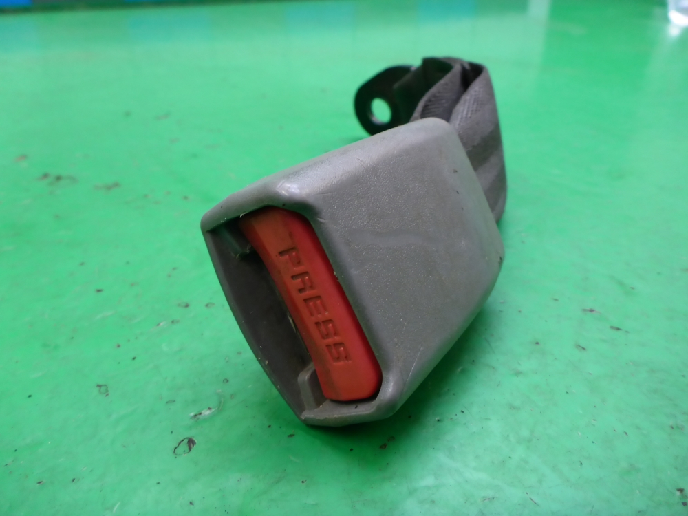 Ответная часть ремня безопасности