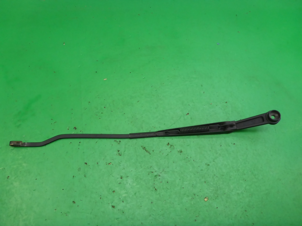 Поводок стеклоочистителя передний правый