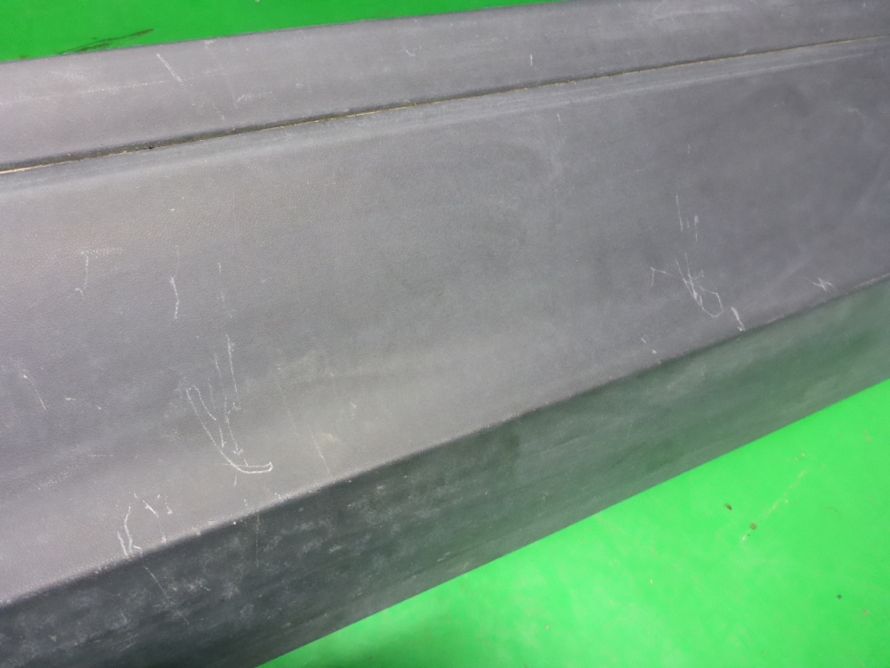 Накладка двери передней левой