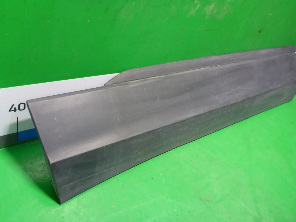 Накладка двери передней левой