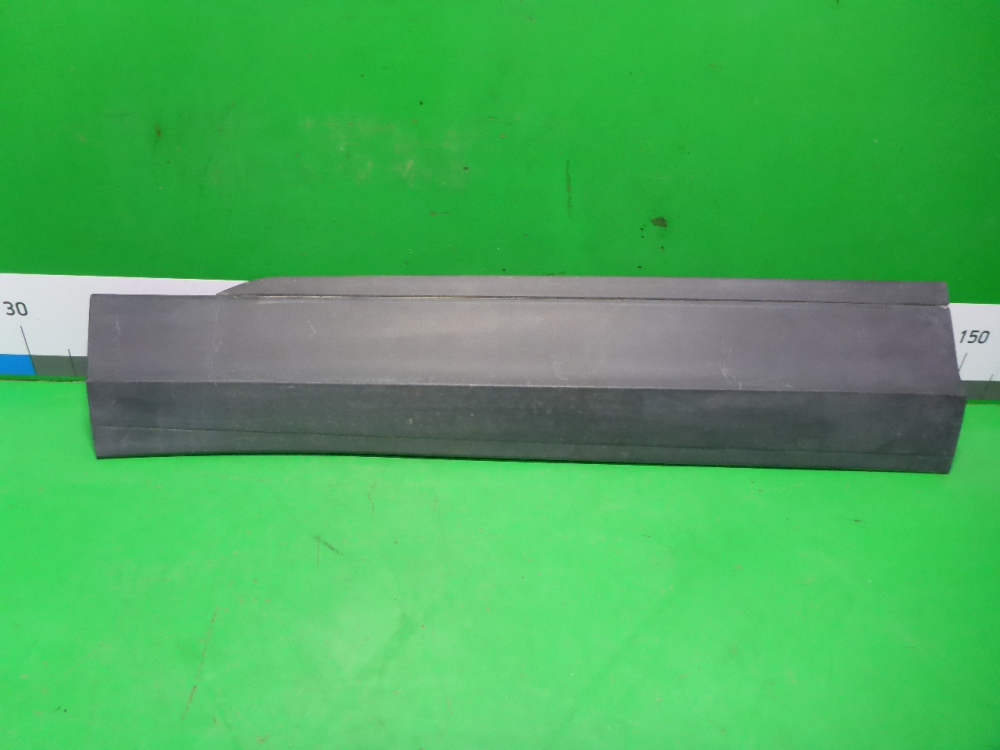 Накладка двери передней левой