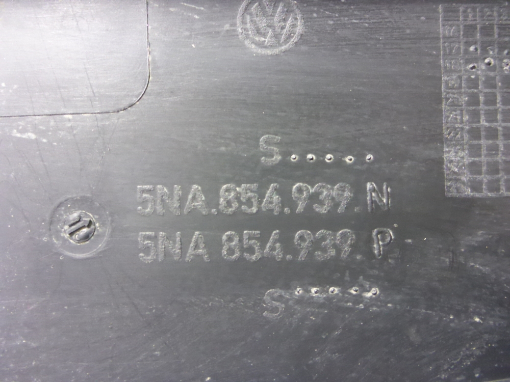 Накладка двери передней левой