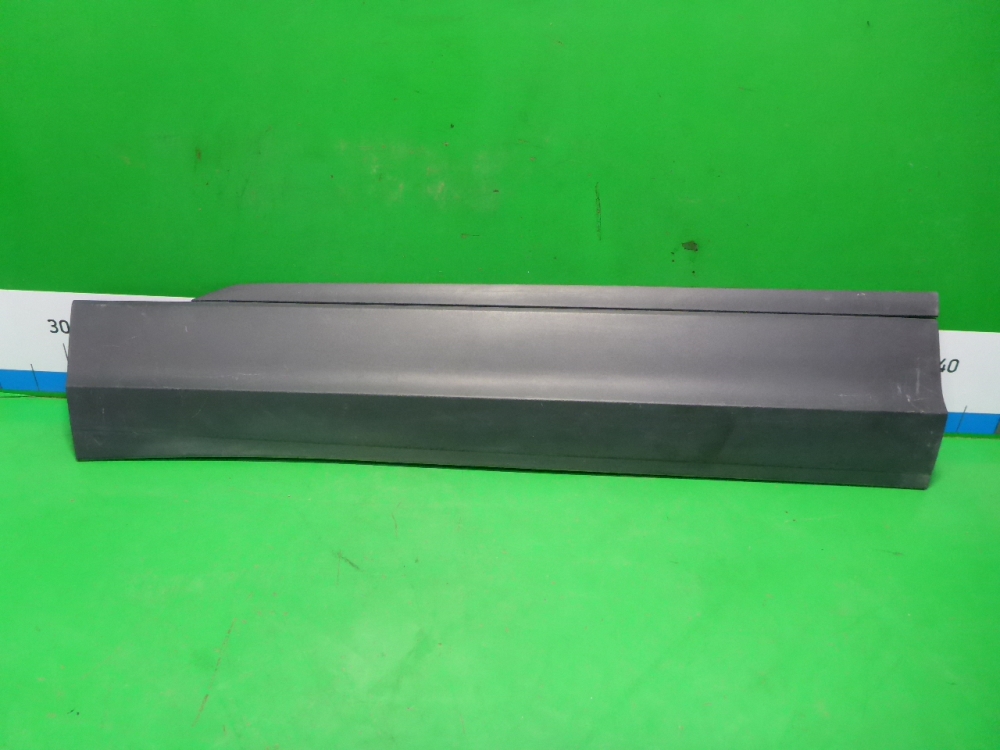 Накладка двери передней левой