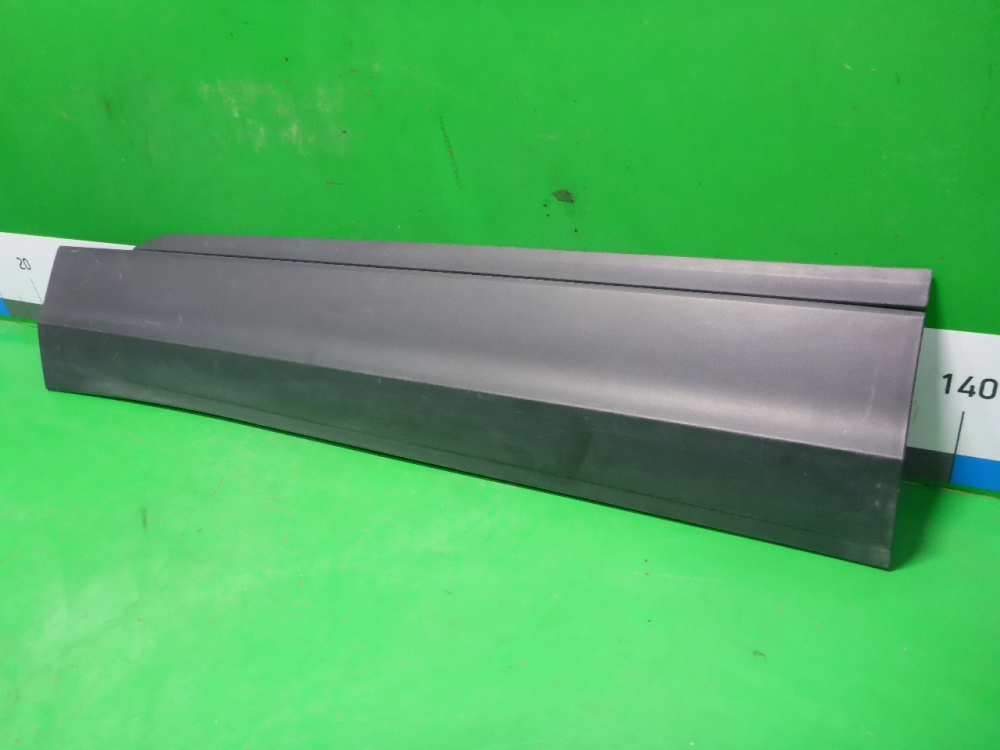 Накладка двери передней левой